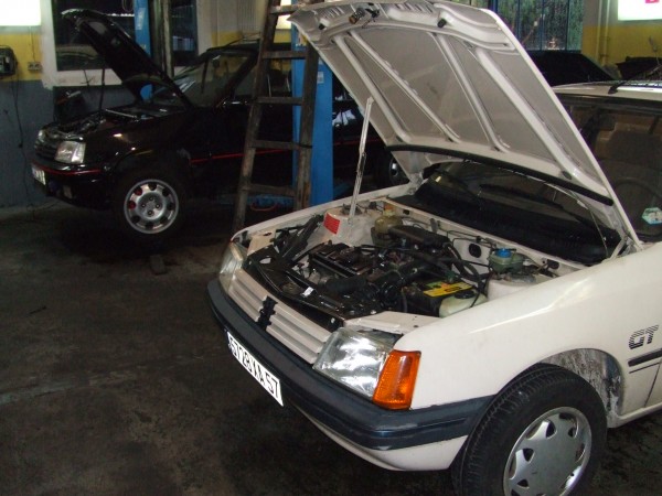 DSCF1205.JPG (1.22 MiB) Przejrzano 11256 razy GT prawie skończone, jeszcze polerka i gotowy na zlot, a z CTI to jutro walka, dalej brak mocy.