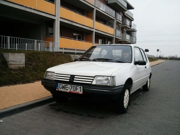 IMG_20141026_210654.jpg (1.58 MiB) Przejrzano 10823 razy Pierwszy raz za kierownicą. Szkoda, że nie nagrałem tych okrzyków radości.