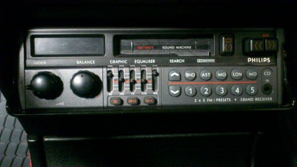 philips sound machine peugeot 205.jpg