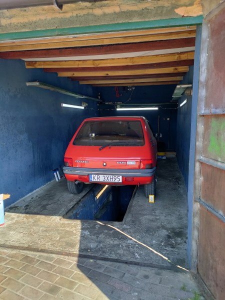 IMG20230603151107.jpg (5.26 MiB) Przejrzano 45642 razy auto czeka na serwis w wynajętym garażu